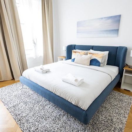 Large Garden-View Balcony Comfort Retreat 1020-וינה מראה חיצוני תמונה
