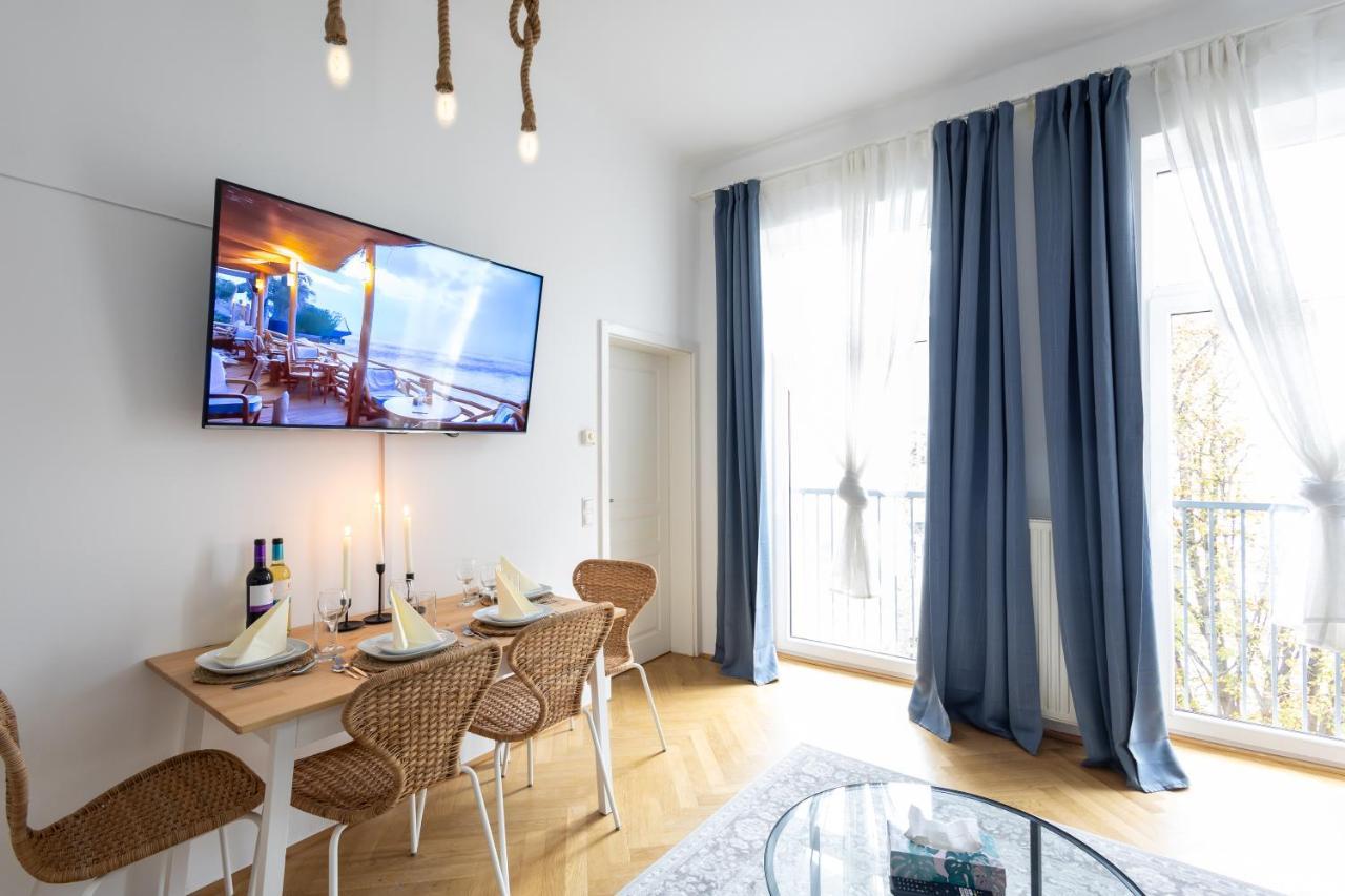 Large Garden-View Balcony Comfort Retreat 1020-וינה מראה חיצוני תמונה