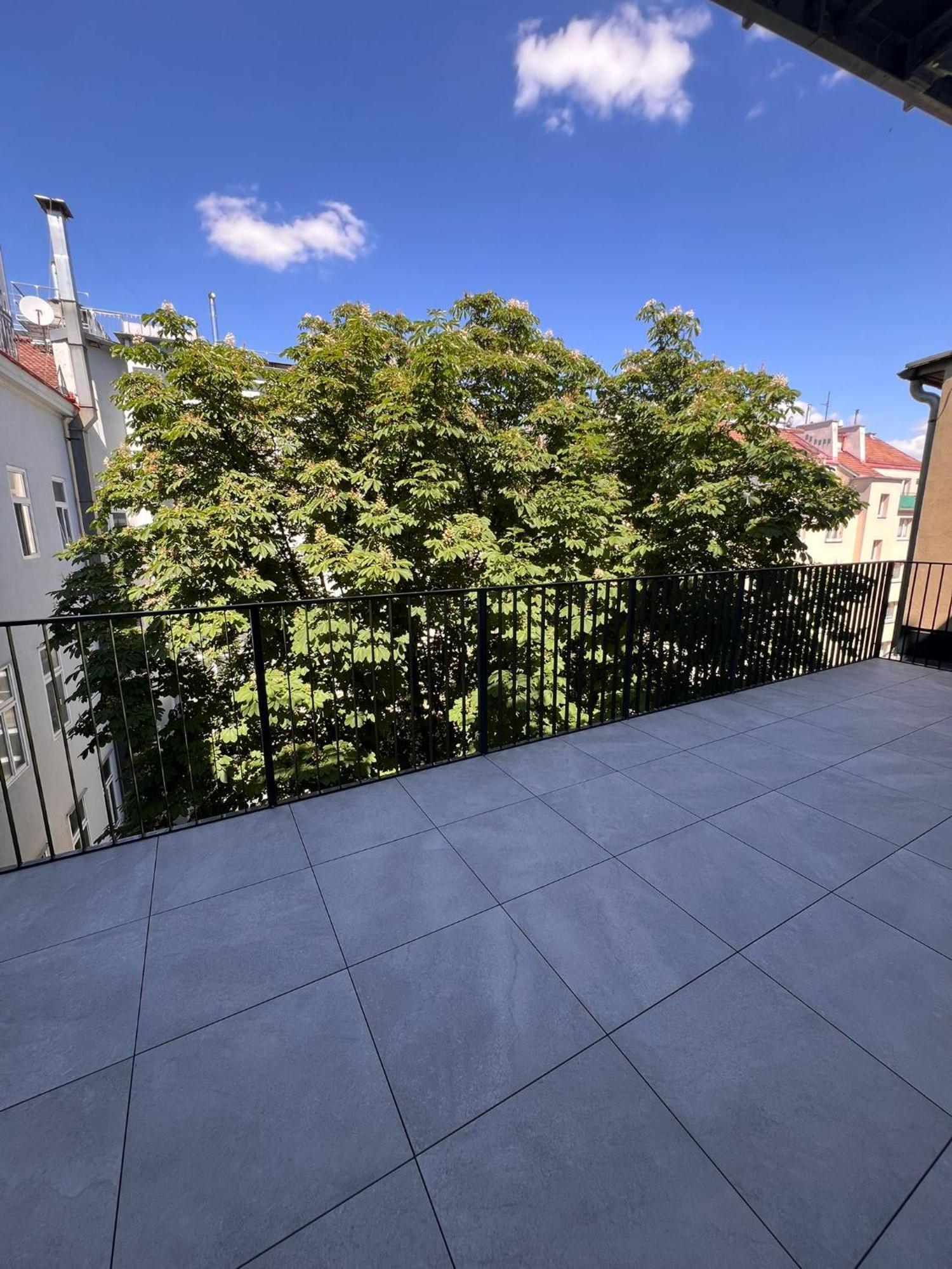 Large Garden-View Balcony Comfort Retreat 1020-וינה מראה חיצוני תמונה